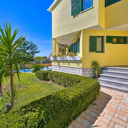 Oscar Apartments With Shared Pool * זאדאר