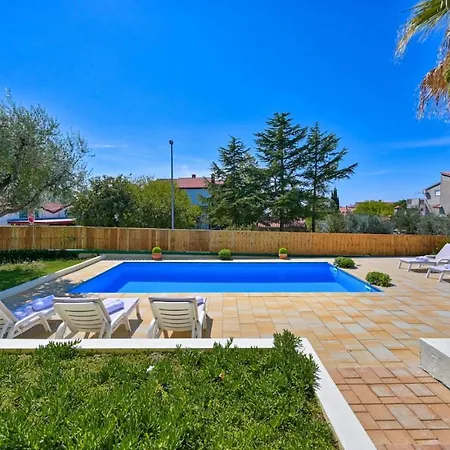 Oscar Apartments With Shared Pool Villa Zadar