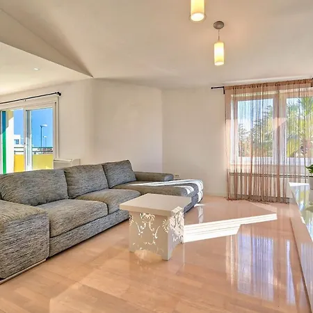 Villa Oscar Apartments With Shared Pool