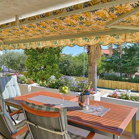 Oscar Apartments With Shared Pool Villa