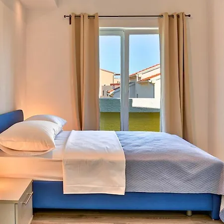 Villa Oscar Apartments With Shared Pool
