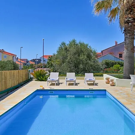 Villa Oscar Apartments With Shared Pool *