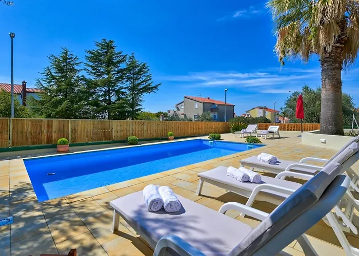 Villa Oscar, *