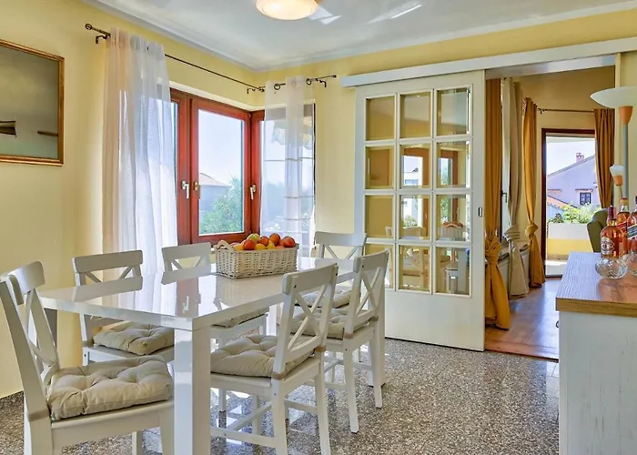 Villa Oscar, *