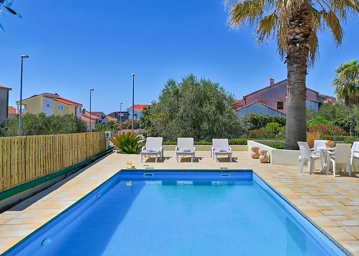 Villa Oscar, *