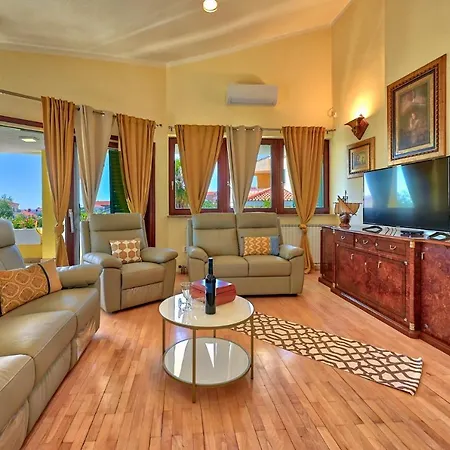 Oscar, Villa Zadar